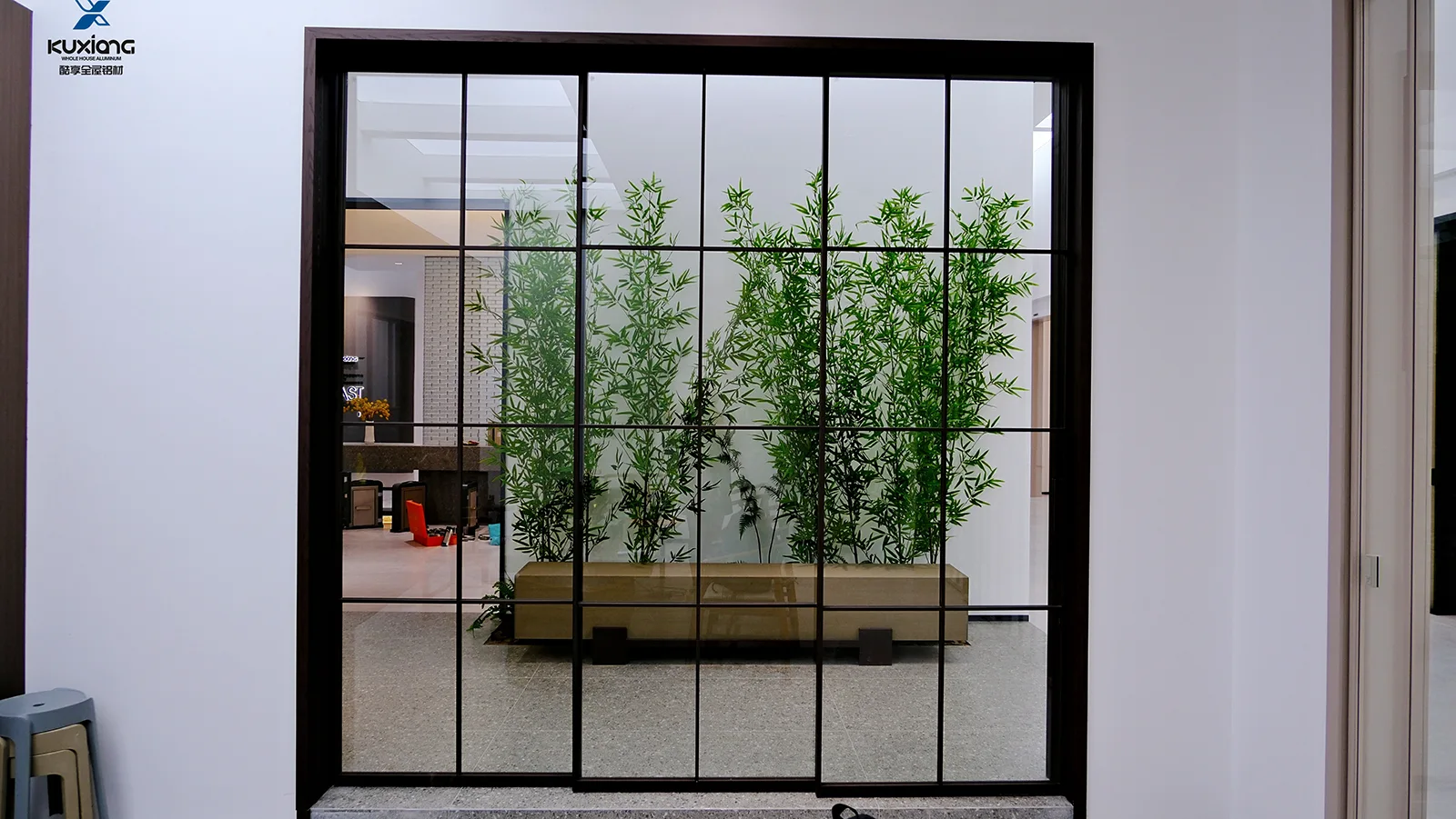 Showroom spoločnosti8